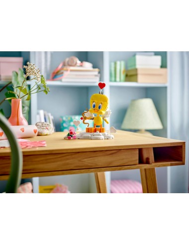LEGO® ICONS Uroczy kanarek Tweety 40824